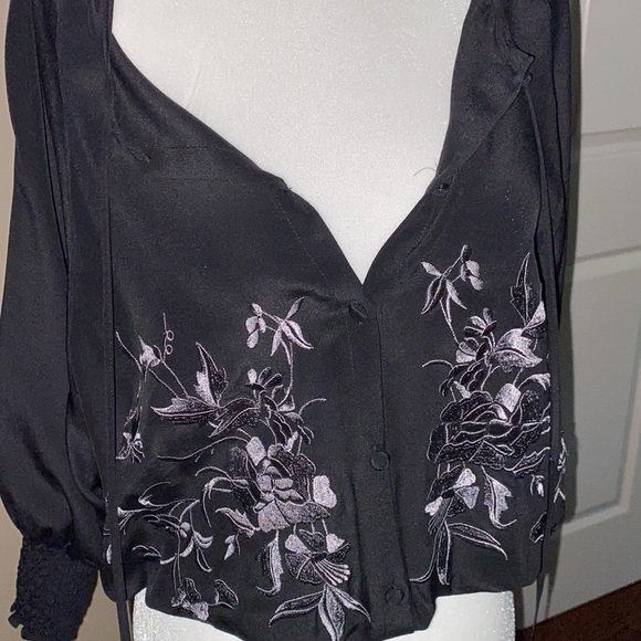 🖤🫶🏻 Black Embroidered blouse. Size extra small in women’s. - Picture 6 of 6
